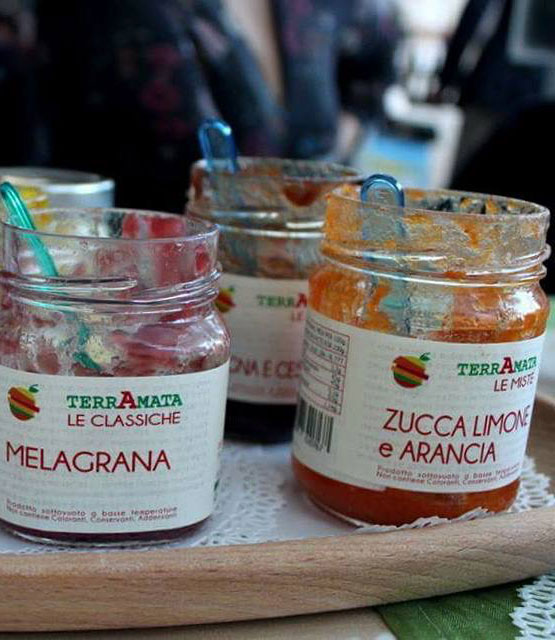 tasting jam of the roman countryside