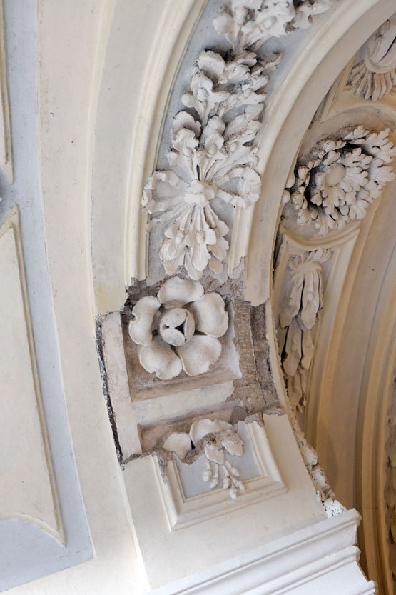 Detail of the church particolare-interno-chiesa-originale