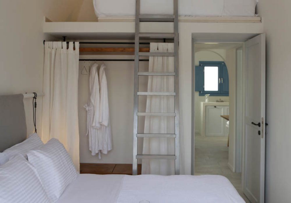 Santorini villa1 8