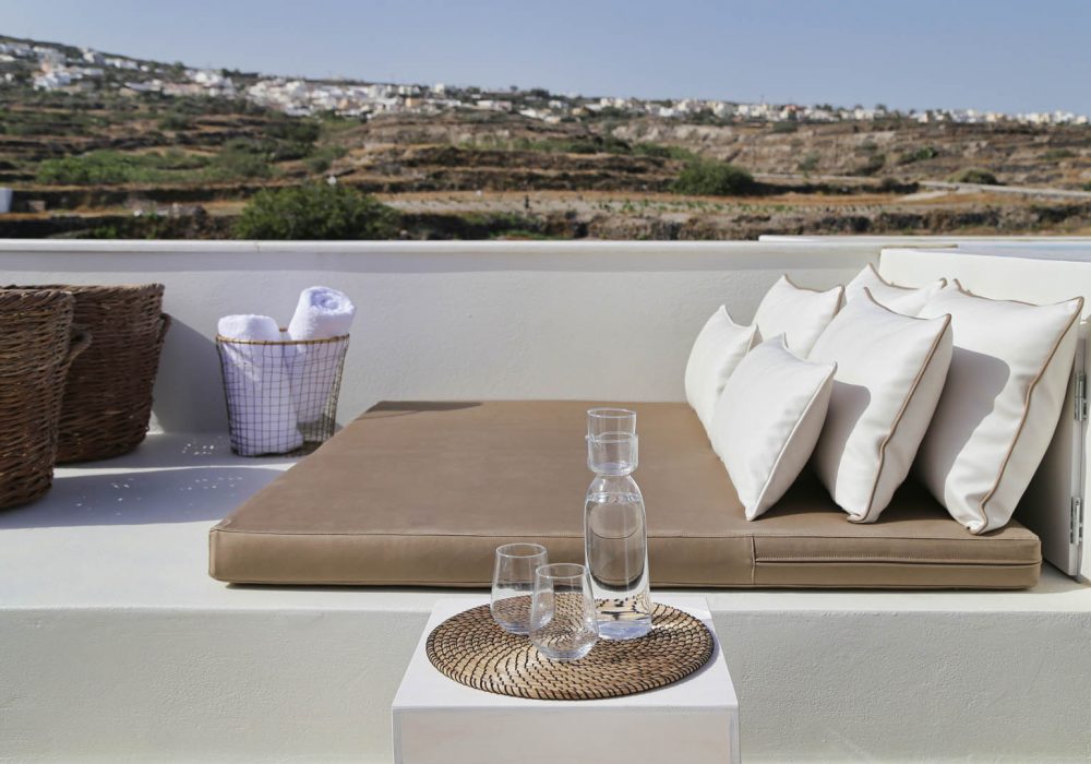 Santorini villa1 9